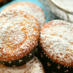Bolinho de limão fofo com calda de açúcar crocante para fazer rápido Bolinhos de Limão