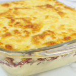 Escondidinho de Carne Seca (com mandioca ou batata) Escondidinho de Carne Seca com mandioca