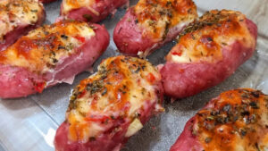 Linguiças recheadas no forno deliciosas para seu almoço Linguiças recheadas no forno