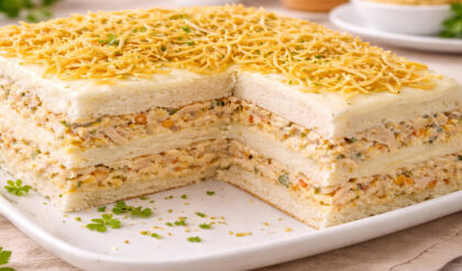 Bolo Salgado de Pão de Forma (Torta Salgada Fria) Bolo de pão de forma - Torta Salgada