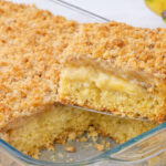 Cuca de banana com farofa doce por cima