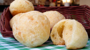 Pão de Queijo Mineiro Caseiro (Melhor Receita) Pão de queijo caseiro mineiro