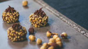 Ferrero Rocher Caseiro (Receita Fácil e Perfeita) Ferrero Rocher Caseiro