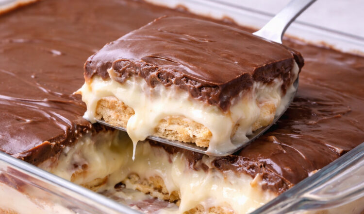 Pavê de chocolate fácil com biscoitos de maisena