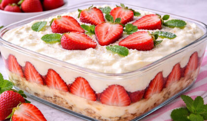 Pavê de morangos bonito e gostoso