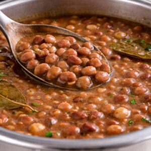 Feijão fácil e rápido para o almoço