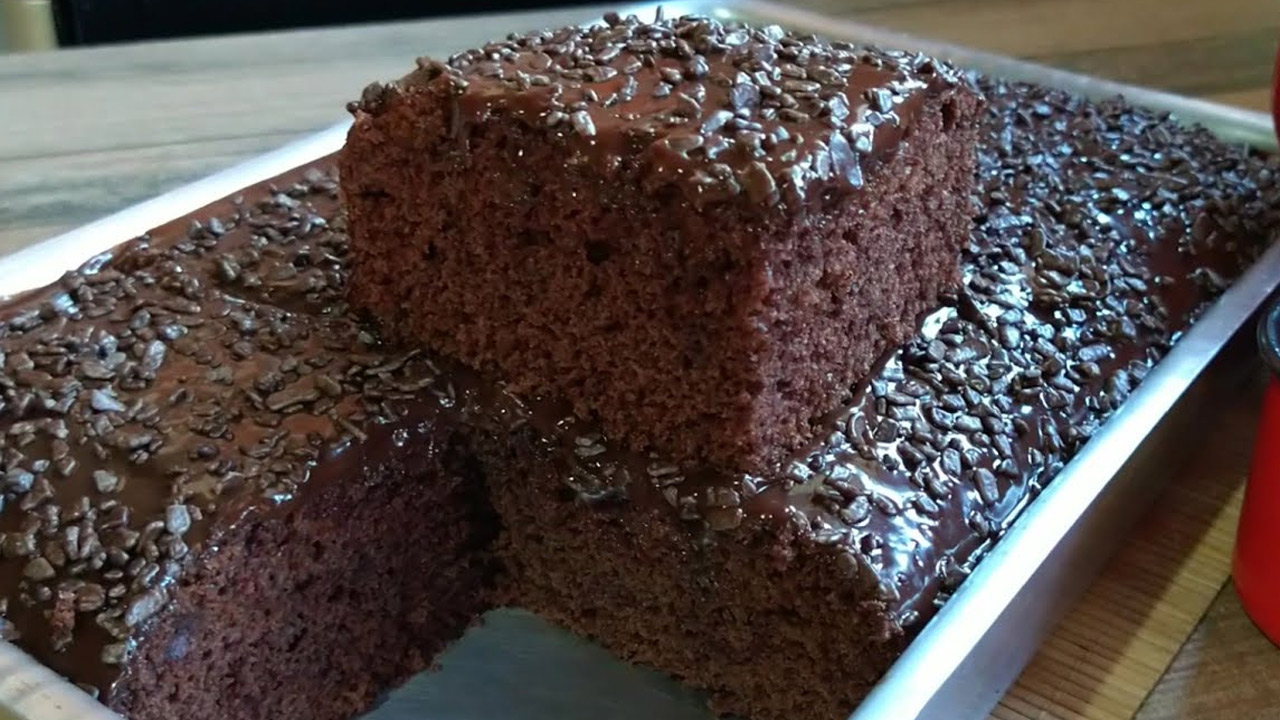 Bolo de Chocolate de Liquidificador com Cobertura Bolo de chocolate de liquidificador com cobertura