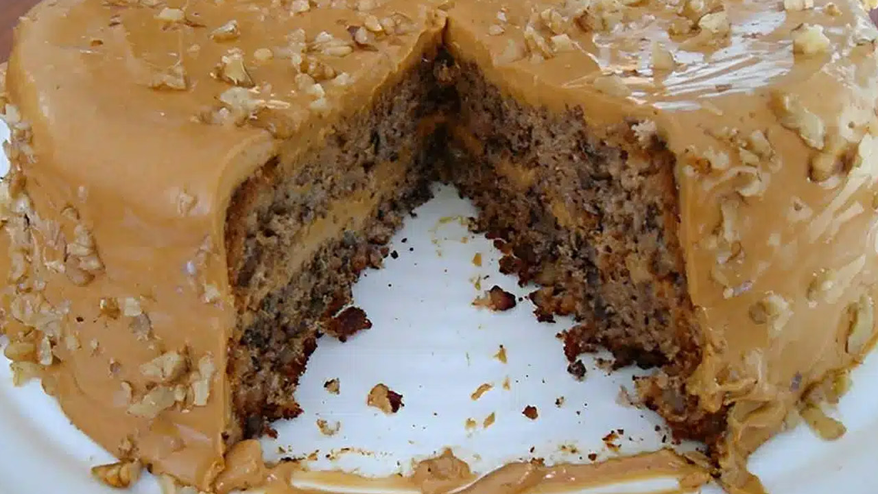 Bolo de Nozes com Recheio de Doce de Leite (Perfeito) Bolo de nozes recheado com doce de leite
