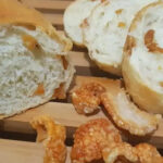 Pão de Torresmo Caseiro