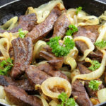 Fígado acebolado na frigideira