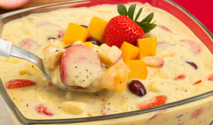 Salada de Frutas com Creme de Maracujá Salada de Frutas Cremosa com Creme de Maracujá