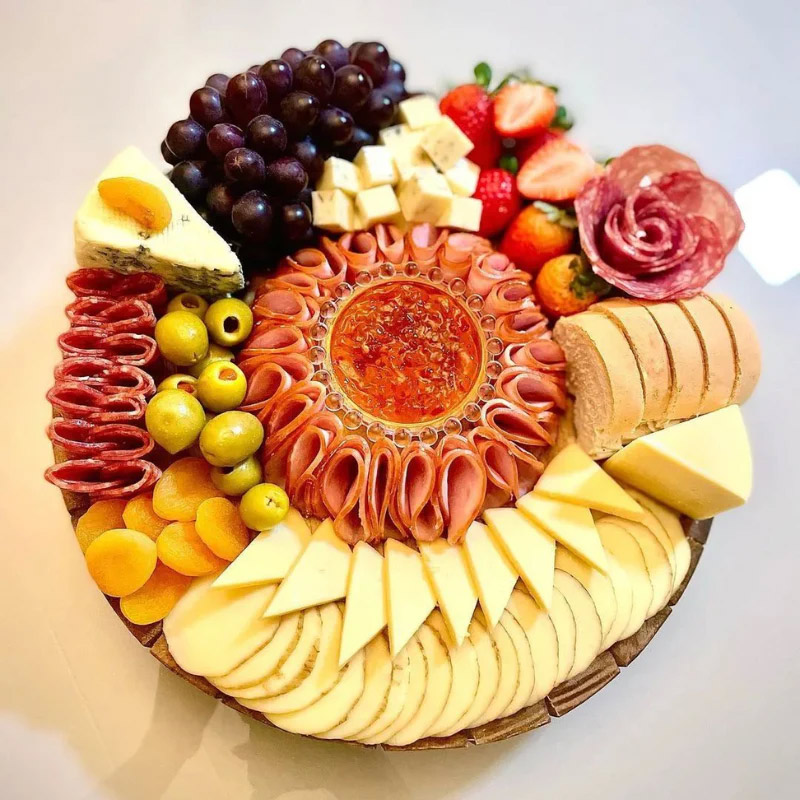 Tábua de Frios Perfeita: Como Montar Passo a Passo Tábua de frios redonda completa