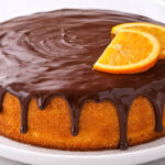 Bolo de Laranja com cobertura de chocolate