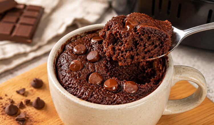 Bolo de Caneca na Air Fryer Rápido e Fácil Bolo de caneca feito na air fryer