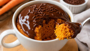 Bolo de Cenoura de Caneca (no Micro-Ondas) Bolo de Cenoura de Caneca