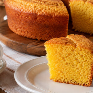 Bolo de fubá para o café da tarde