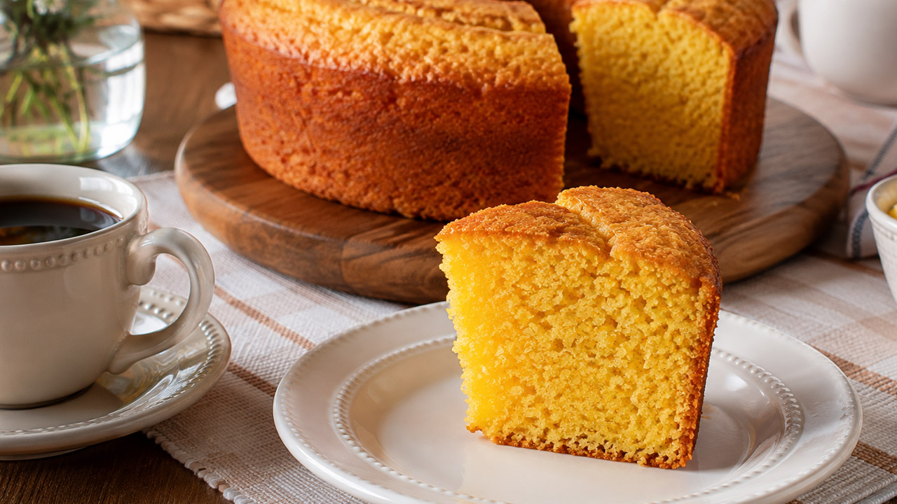 Bolo de fubá para o café da tarde