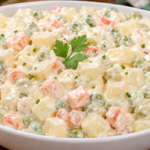 Salada de maionese com legumes picadinhos