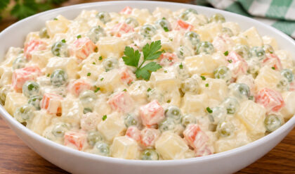 Salada de Maionese Simples com Legumes Picadinhos Salada de maionese com legumes picadinhos