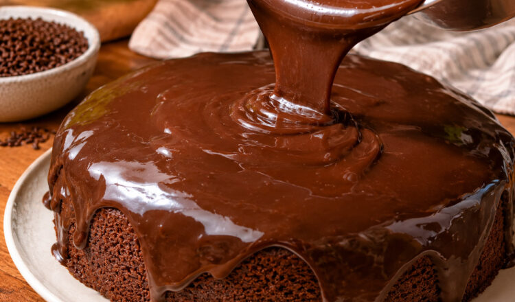 Brigadeiro Mole para Cobertura de Bolo (Cremoso e Delicioso) Cobertura de brigadeiro mole e cremoso para bolo
