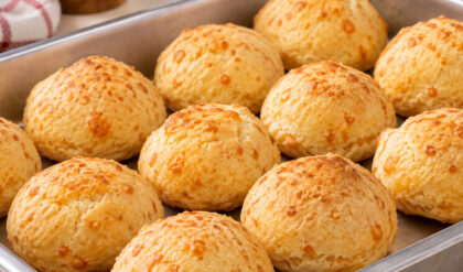 Pão de Queijo com Polvilho Azedo Pão de queijo com polvilho azedo